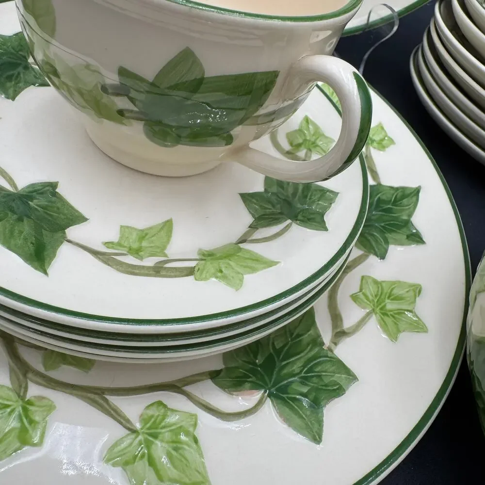 Vintage Franciscan Ivy USA Dinnerware  Cups & Saucers Set of 4 (8 pcs)